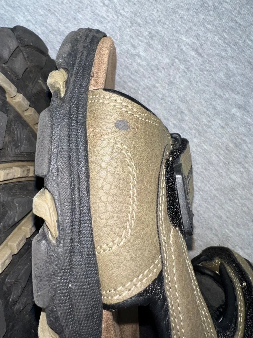 Reel Legends Mens Stingray Sandals 10M Brown & Black Adjustable Straps‎ Outdoors